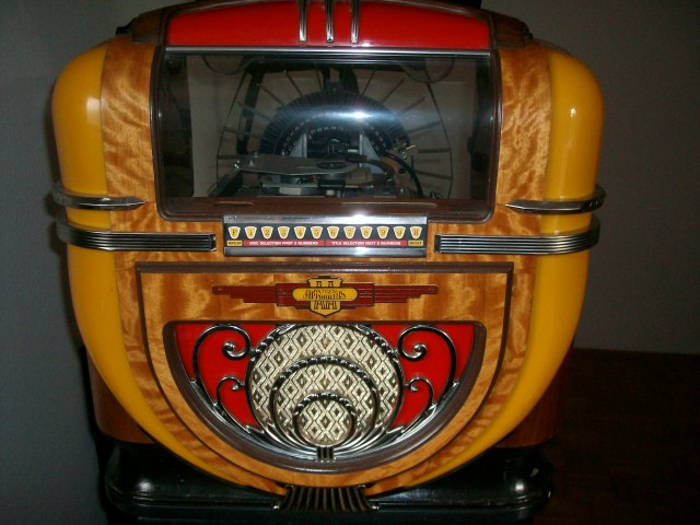 Antique Apparatus Nostalgic Music counter R-91 Tabletop Jukebox Musikbox