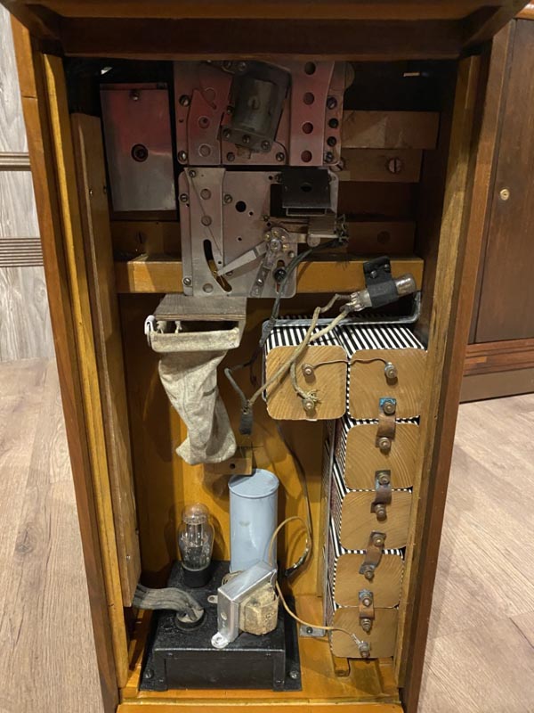 Mills Wallbox Stroller