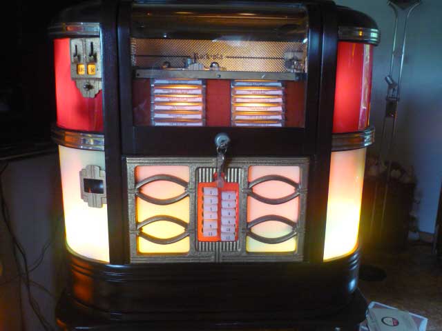 Rock-Ola CM 39 Counter Jukebox Table Model