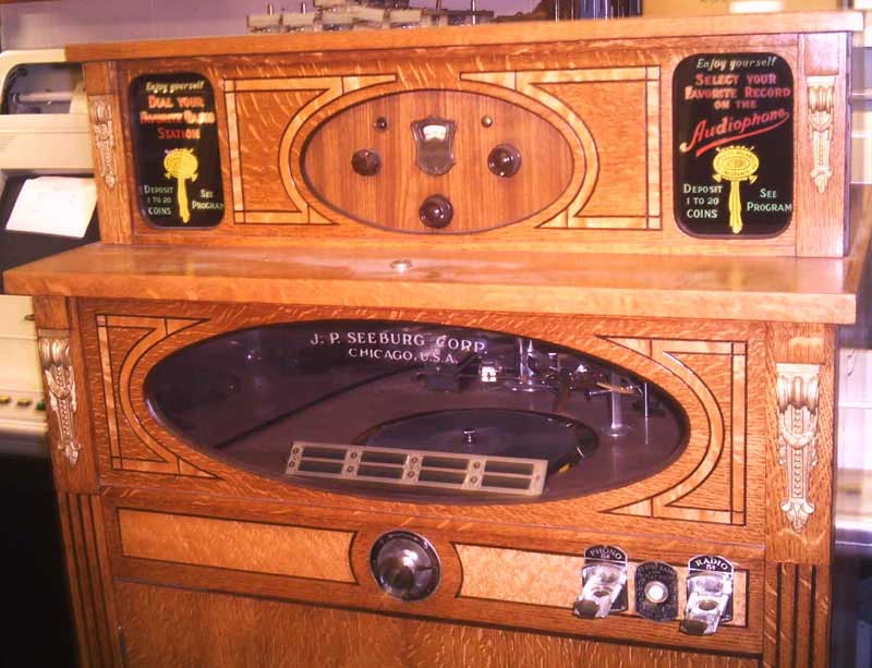 Seeburg Audiophone Jr. Radio