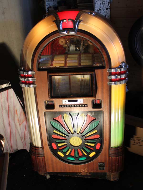 Sound Leisure Broadway 1015 Vinyl Jukebox
